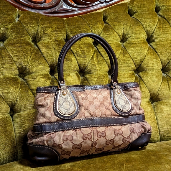 Gucci Handbags - 💥GUCCI GG CRYTAL TOTE💥